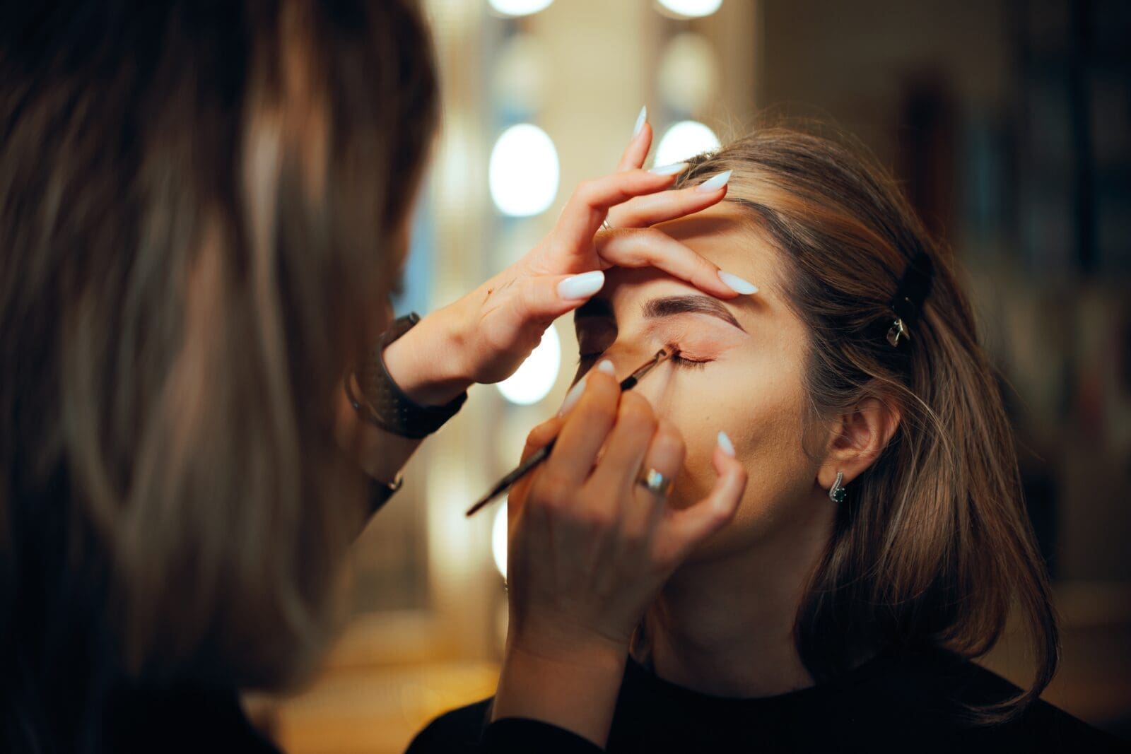 How to become a Makeup Artist