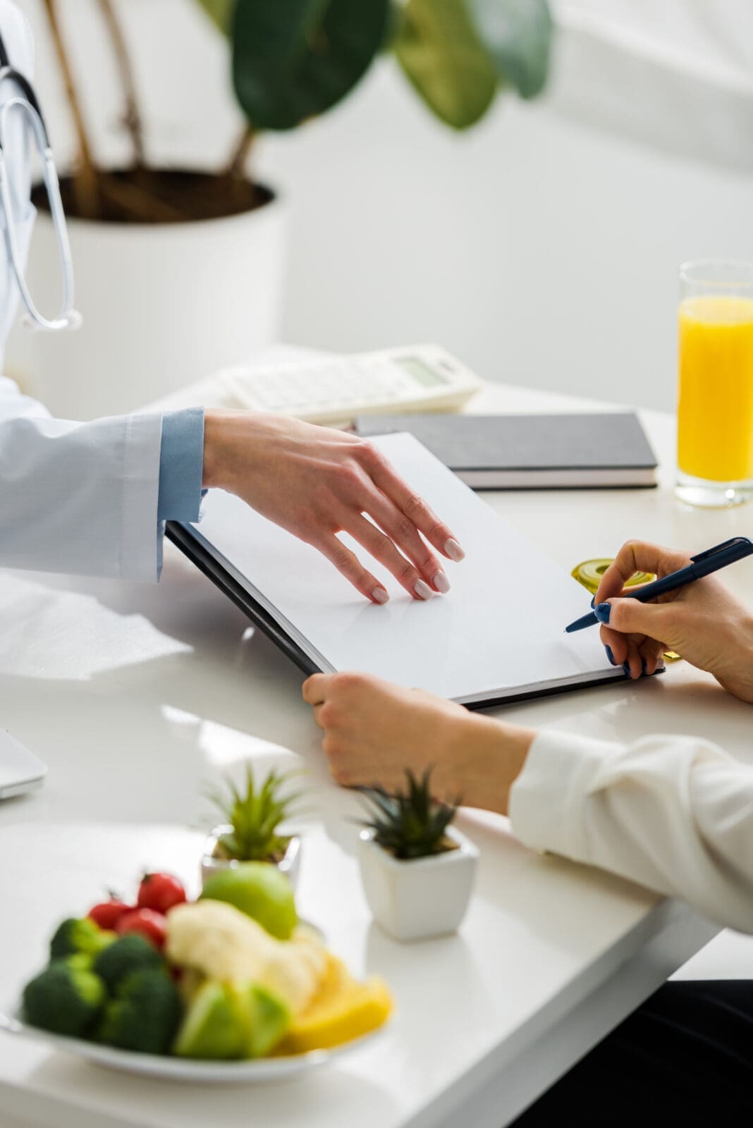 Nutritionist CV Guide shutterstock 1363088906